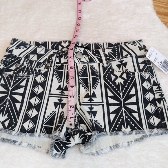 NWT Aztec / Southwestern Print Denim Short Shorts by Forever 21 - Picture 3 of 7